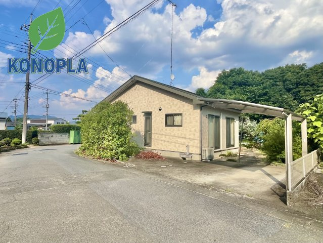 【中古戸建】太田市東今泉町の外観|■外観｜カーポート付なので鳥の糞や雹などから大切な愛車を守ることができます。