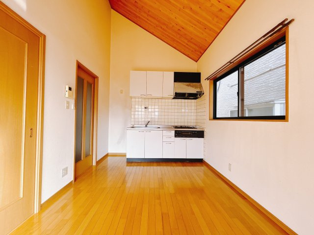 【中古戸建】太田市新田木崎町1期の居間・リビング|■リビング｜陽当たり良好のリビングダイニング♪賃貸では叶わなかった、お友達とのホームパーティや大音量で映画やテレビを楽しむことができます(*^^*)