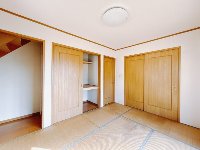 【中古戸建】太田市新田木崎町1期の和室|■1階和室｜和室でしか味わえない畳ならではの香りや素材で和のやすらぎを感じてください♪休日はお子様とお昼寝するのにも最適です