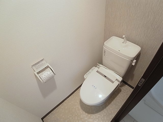 湊川センタービルB棟のトイレ|温水洗浄便座付きのトイレ