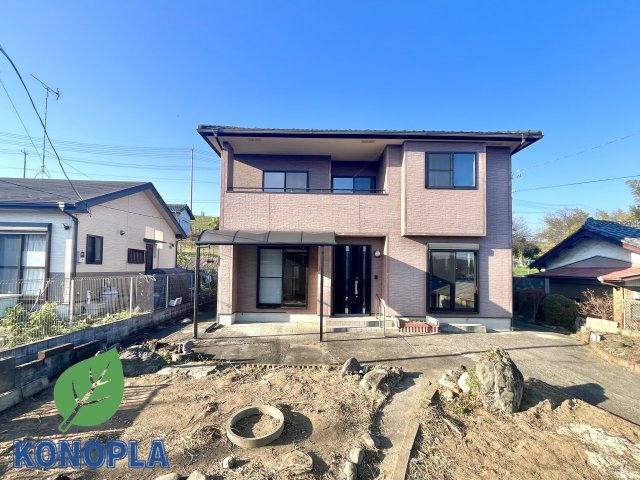 【中古戸建】太田市緑町の外観|■外観｜ちょっとしたガーデニングや家庭菜園を楽しめる庭スペースがあり、日々の暮らしに彩りをプラスしてくれます。