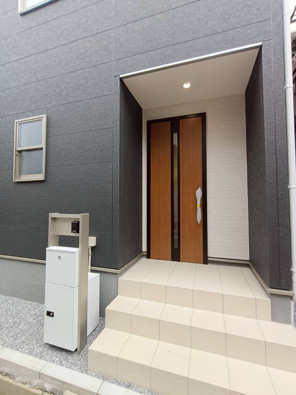 越谷市　東越谷4丁目　新築戸建　全1棟の玄関|施工例です