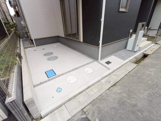 越谷市　東越谷4丁目　新築戸建　全1棟の駐車場|施工例です