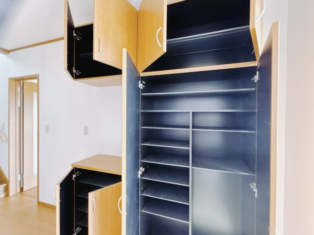 【中古戸建】太田市大原町のキッチン|お料理をしながらお部屋を見渡せることができる対面キッチンを採用。コミュニケーションがとりやすく、家族の絆が深まります。今日の出来事をおしゃべりしながら楽しい時間をお過ごしください♪