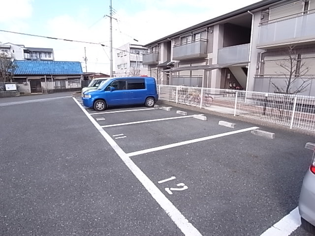 サテライト　ミーホＡ棟の駐車場