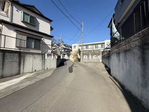 【前面道路含む現地写真】 | 【仲介手数料０円】厚木市恩名3丁目　中古一戸建て | 厚木市恩名3丁目　中古一戸建て