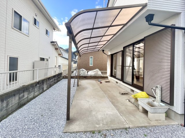【中古戸建】太田市大原町の駐車場|■駐車スペース｜カーポートは雨、雹、鳥の糞などから大切な愛車を守ることができます♪