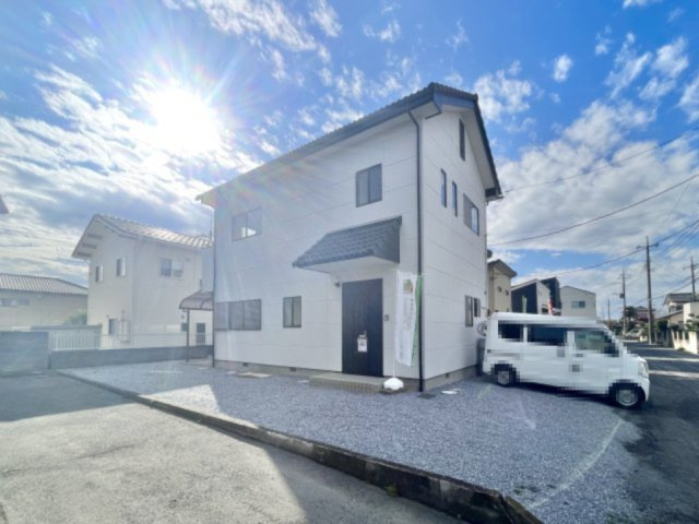 【中古戸建】太田市大原町の外観|■外観｜いまのアパート生活で走り回るお子さんを怒ってしまった経験はありませんか？走り回ることもジャンプすることも子どもの習性です！一戸建てならお子さまも思いっきり遊べます(^^)