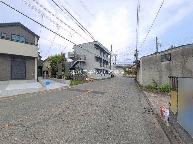 『八王子市新築戸建て』八王子市北野町537-6【仲介手数料無料】　６期の前面道路含む現地写真|～仲介手数料無料☆八王子ひなた不動産～八王子市北野町　新築戸建て