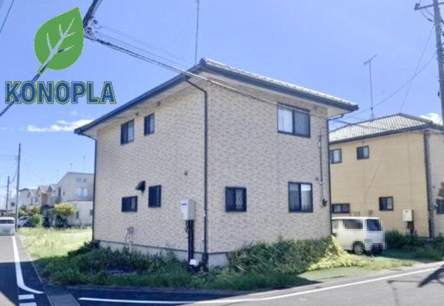 【中古戸建】太田市東別所町の外観|■外観｜ベージュの外壁がやわらかくナチュラルな印象の外観。長い年月を経ても周囲の環境に調和し、長く安心して住めるおうちです。