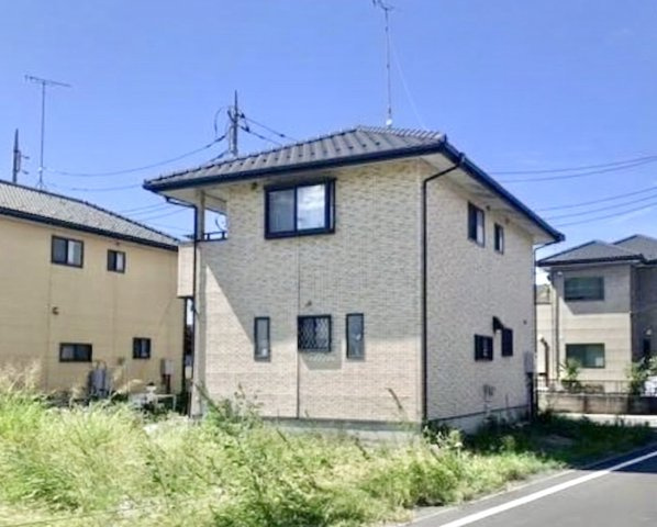 【中古戸建】太田市東別所町の外観|■外観｜いまのアパート生活で走り回るお子さんを怒ってしまった経験はありませんか？走り回ることもジャンプすることも子どもの習性です！庭付き一戸建てならお子さまも思いっきり遊べます(^^)