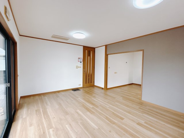 【中古戸建】太田市新田市野井町の居間・リビング|■リビング｜毎日の家族とのご飯も大切に、充実できるようオシャレなダイニングキッチンをご用意しました♪より家族との絆も深まります＾＾
