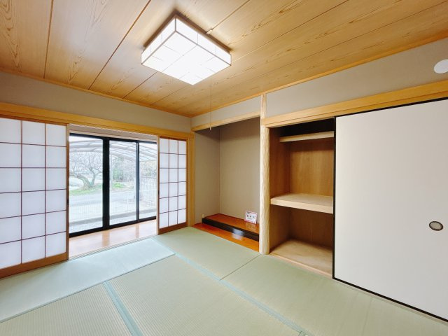 【中古戸建】太田市新田市野井町の和室|■1階和室｜和室でしか味わえない畳ならではの香りや素材で和のやすらぎを感じてください♪休日はお子様とお昼寝するのにも最適です！
