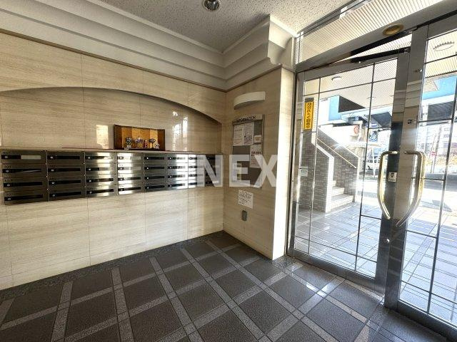 横浜市西区中央１丁目の賃貸マンションのエントランス