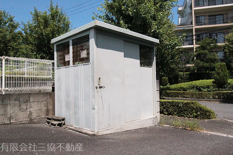 フローラの外観|敷地内ゴミ集積所