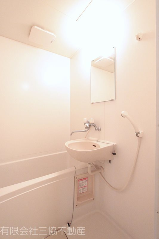 フローラの浴室|カビ対策に換気扇はうまく使いましょう♪　※別部屋同室間取り写真につき若干相違有