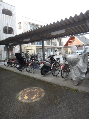 クレセール・フジのその他|駐輪場