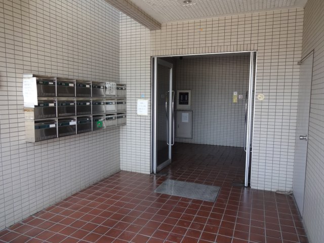 クレセール・フジのエントランス