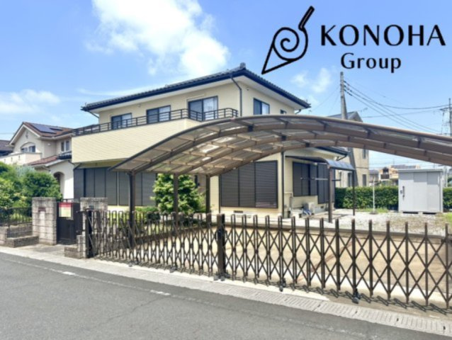 【中古戸建】太田市城西町の外観|■外観｜広々とした駐車スペースで楽々駐車可能！お買い物後もスムーズにお荷物を運べます♪