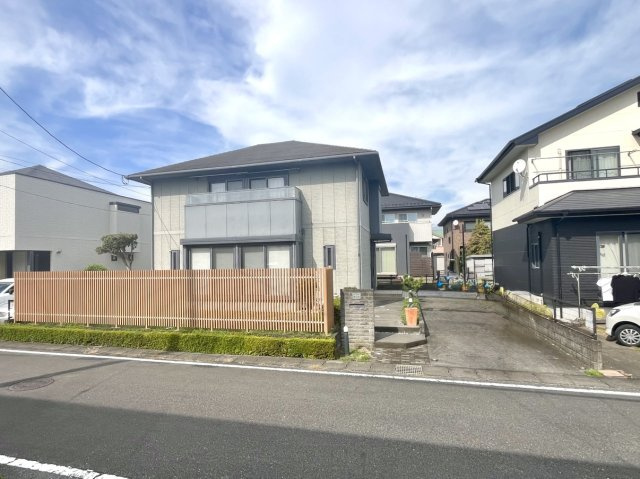 【中古戸建】太田市東長岡町の外観|■外観｜土日のご見学はもちろん、平日・夜間のご案内も大歓迎です♪「今から見たい」や「仕事終わりに見たい」にもご対応できますのでお気軽にお問い合わせください♪