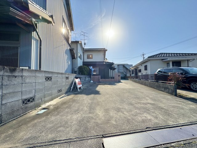 浜名区善地の駐車場|広々敷地で駐車3台以上可能。戸建ならではの余裕を実感できます。