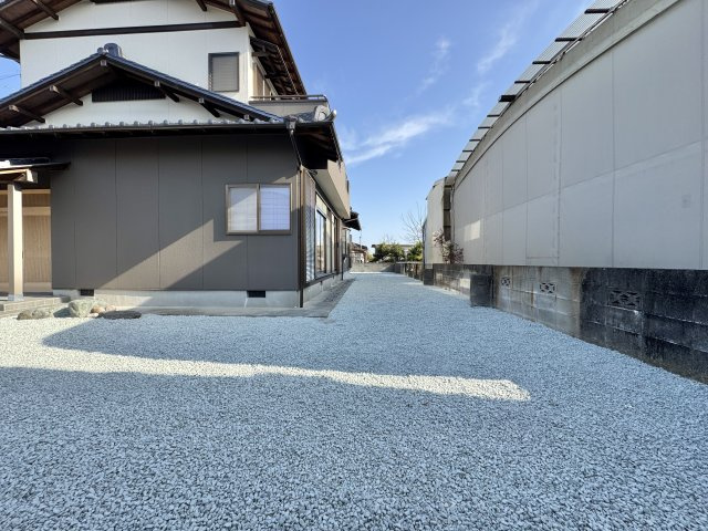 浜名区善地の庭|広々としたお庭付き。ガーデニングやお子さまの遊び場としても活躍します。