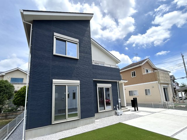 【中古戸建】太田市東矢島町の外観|■外観｜土日のご見学はもちろん、平日・夜間のご案内も大歓迎です♪「今から見たい」や「仕事終わりに見たい」にもご対応できますのでお気軽にお問い合わせください♪