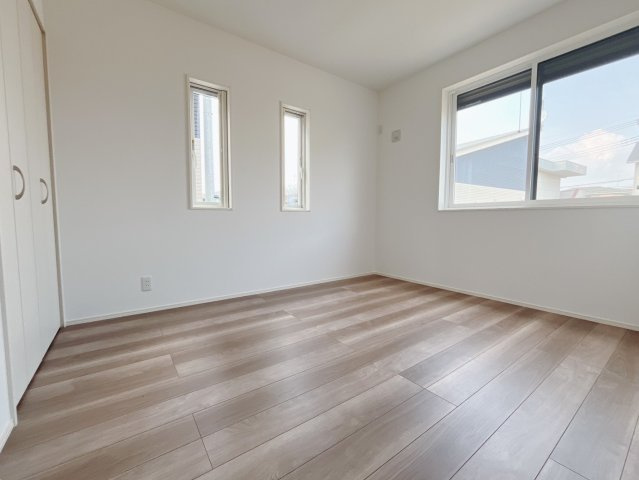 【新築戸建】太田市飯塚町の洋室|■1階洋室｜子供部屋のメリットは「自立心を養うことができる」「自分で整理整頓できるようになる」そして、お子様が成長した際には「プライバシーを確保できる」といい事だらけ♪