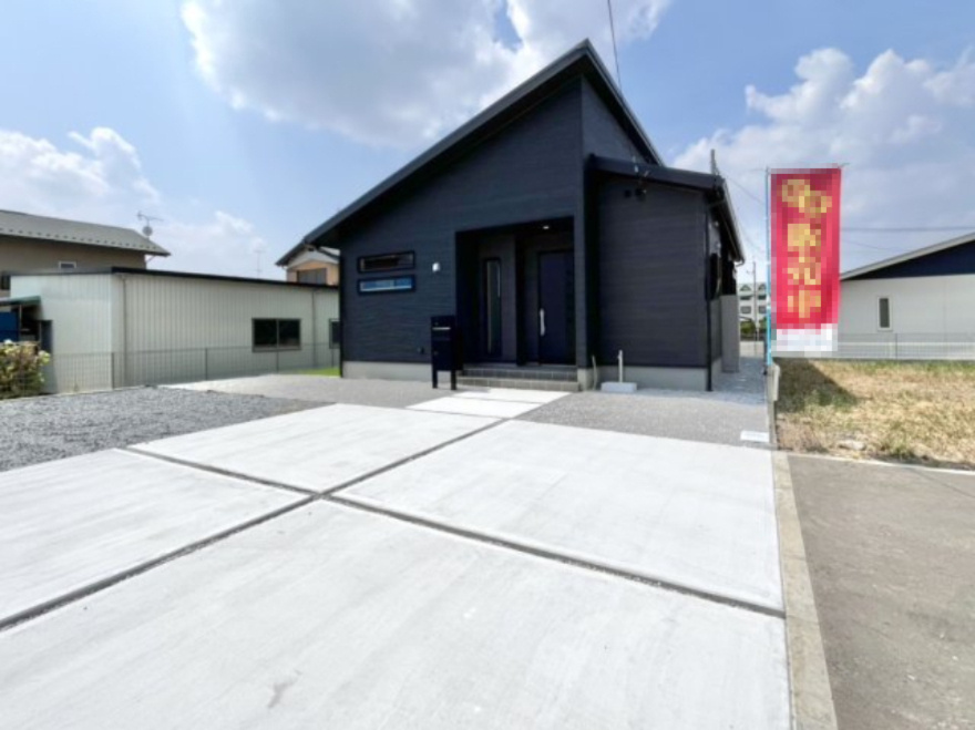 【新築戸建】太田市飯塚町の外観|■外観｜土日のご見学はもちろん、平日・夜間のご案内も大歓迎です♪「今から見たい」や「仕事終わりに見たい」にもご対応できますのでお気軽にお問い合わせください♪