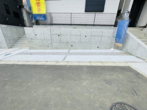 祝　成約　八王子市　館町　新築戸建ての駐車場|～仲介手数料無料☆八王子ひなた不動産～　八王子市館町　新築戸建て