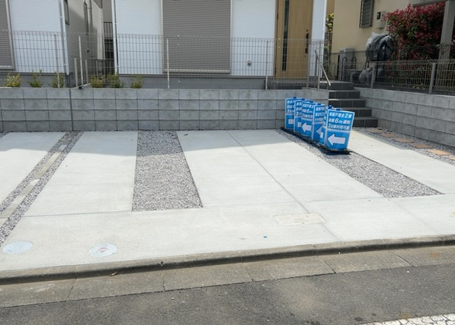 【駐車場】 | 駐車場と明記されていても、最小スペースでつくられた駐車場だと大型車は駐車できなかったり、出入りしにくくなったりする可能性があります。お車のサイズと購入したい物件の駐車場のサイズを現地で確認しましょう。