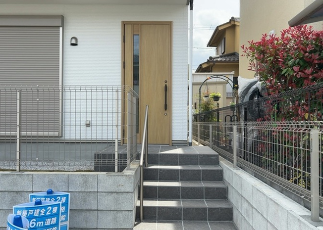 【構造・工法・仕様】 | 木造住宅とは土台、壁、柱など建築物の強度を支える構造体の材に木が使用されている構造を指します。構造体は建物の自重を支えるだけではなく風圧や水圧、積裁荷重などあらゆる衝撃に耐えるための基礎です。