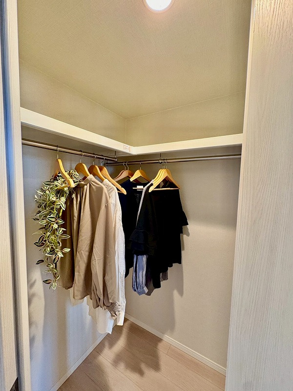 ゼファー中十条アクタージュの収納|5.9帖洋室　ウォークインクローゼット