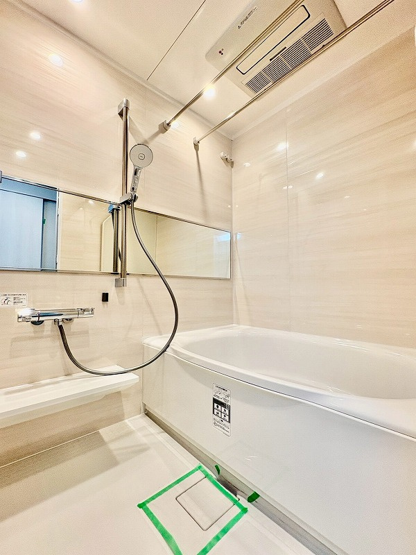 ゼファー中十条アクタージュの浴室|水回りリノベーション済みにつき快適です
雨の日のお洗濯に便利な浴室換気乾燥機付き