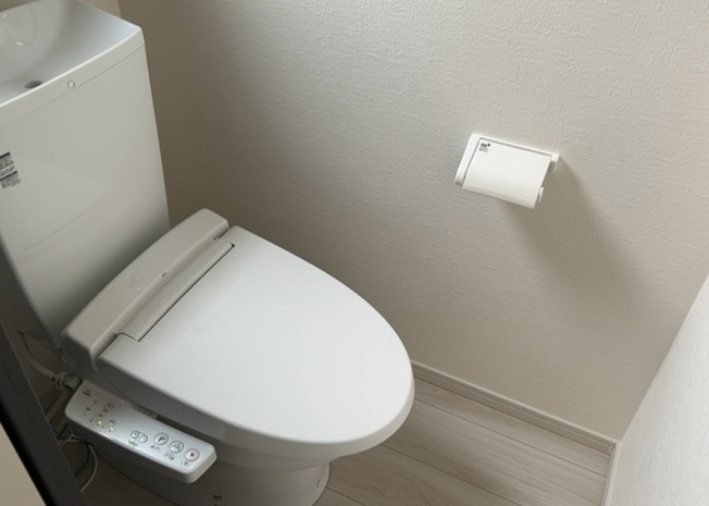 【トイレ】 | トイレは大きさや形、機能、抗菌性などが異なる多種多彩なタイプが各メーカーから出ています。それぞれに良さがあるため、事前にどういったタイプのトイレがいいのかをご家庭内で決めて、内見に行くといいでしょう。