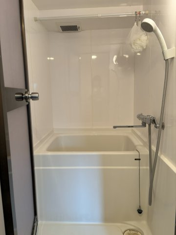 上七軒 町家シェアハウス 世界と繋がる京都暮らしの浴室|清潔なバスルーム