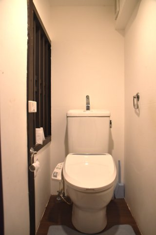 上七軒 町家シェアハウス 世界と繋がる京都暮らしのトイレ|トイレもリノベーション済み