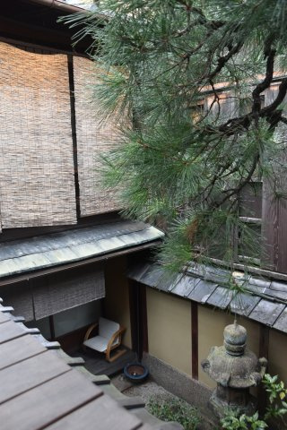 上七軒 町家シェアハウス 世界と繋がる京都暮らしのバルコニー|バルコニーと縁側でお話しましょう