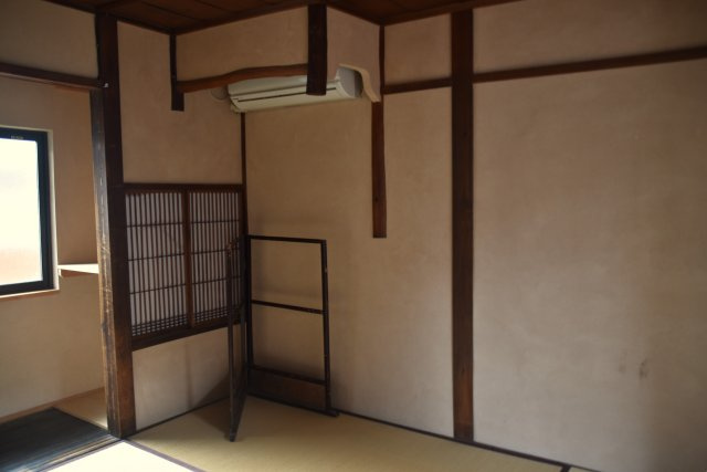 上七軒 町家シェアハウス 世界と繋がる京都暮らしの和室|【207号室】エアコンは吊り床で見えにくく