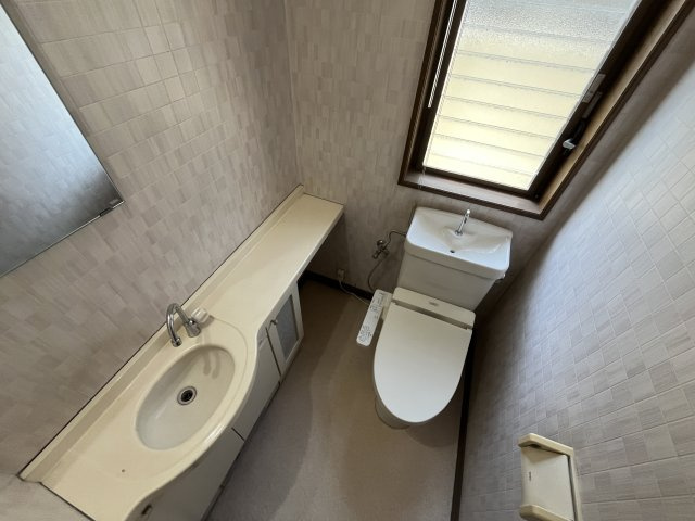 福田様貸家のトイレ|1F・2Fにトイレがあります。