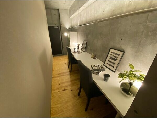 b.UEMACHIDAIの玄関