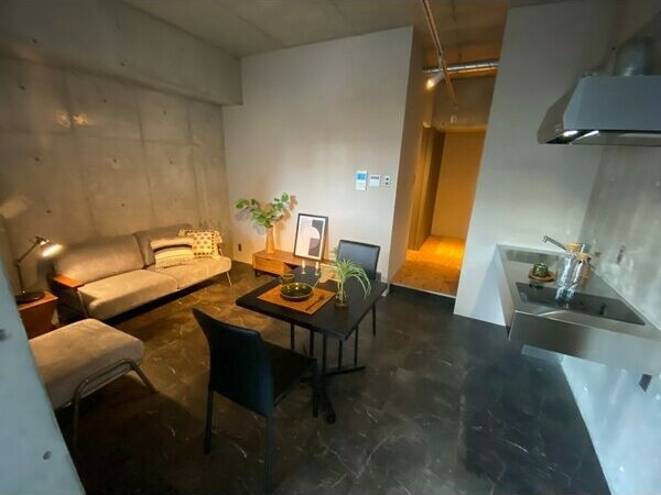 b.UEMACHIDAIの内装