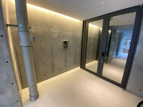 b.UEMACHIDAIのロビー