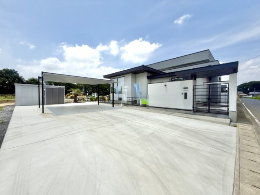 【中古戸建】太田市粕川町の外観|■外観｜土日のご見学はもちろん、平日・夜間のご案内も大歓迎です♪「今から見たい」や「仕事終わりに見たい」にもご対応できますのでお気軽にお問い合わせください♪