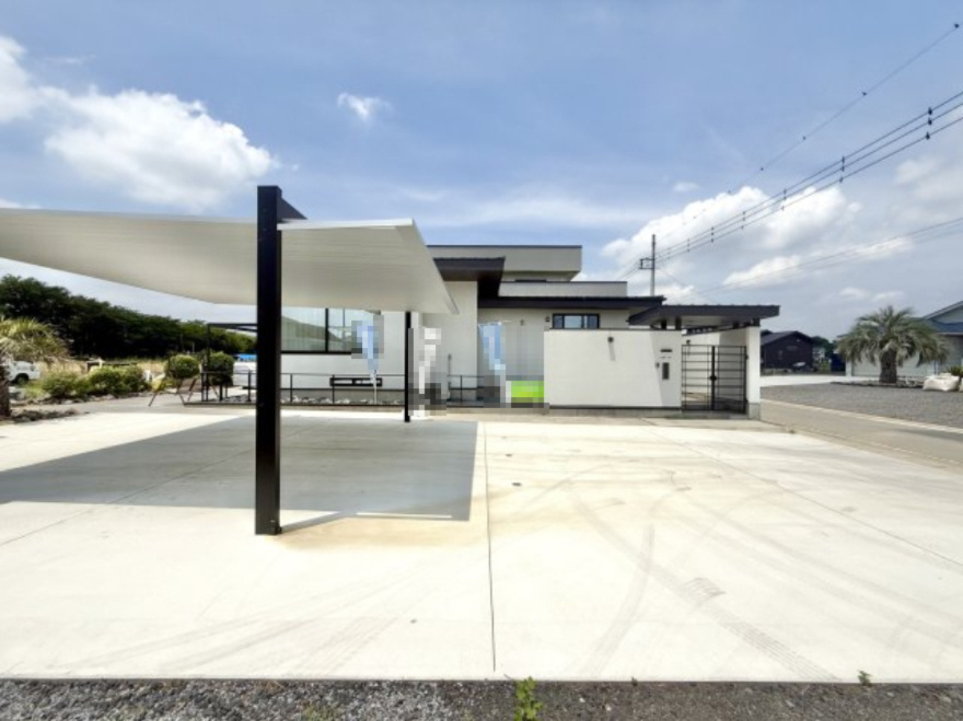 【中古戸建】太田市粕川町の外観|■外観｜シンプルでいつまでも飽きのこないデザインが特徴の「ナチュラル」スタイル。時を経ても周囲の環境に調和☆