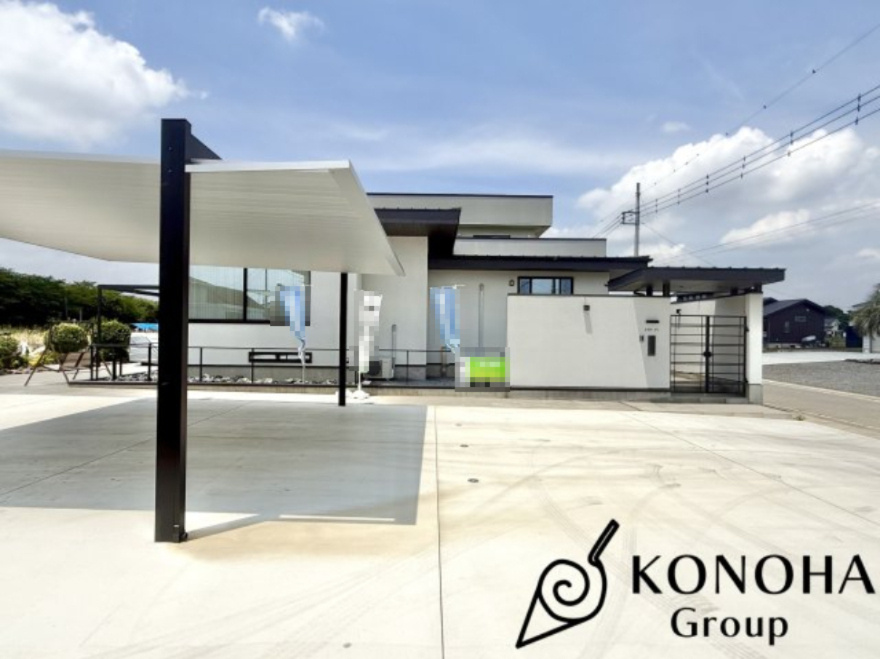 【中古戸建】太田市粕川町の外観|■外観｜シックな印象で仕上げたブラックとホワイトのツートーンのオウチ♪