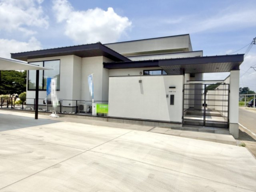 【中古戸建】太田市粕川町の外観|■外観｜ここから始まる「日常」はご家族にとってかけがえのない時間となります。少しでも豊かに、快適に。