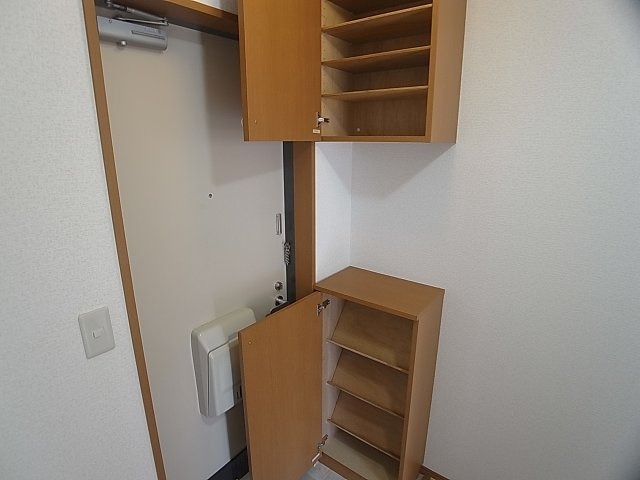 コンフォール湊川の玄関|シューズBOXも有ります