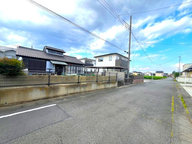 【中古戸建】伊勢崎市境下武士の前面道路含む現地写真|■詳細はオレンジボタンをクリック