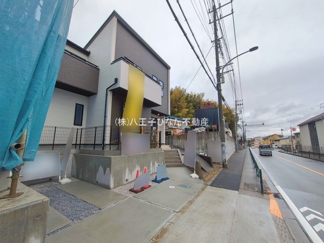 祝　成約済み　八王子市　館町　新築戸建ての前面道路含む現地写真|～仲介手数料無料☆八王子ひなた不動産～　八王子市館町　新築戸建て